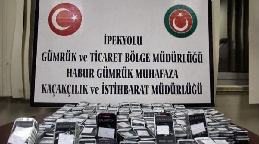 Habur&rsquo;da 270 Adet Ka&ccedil;ak Cep Telefonu Ele Ge&ccedil;irildi