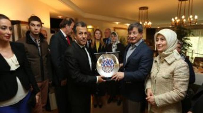 Davutoğlu, Pilotlarla Kahvaltı Yaptı