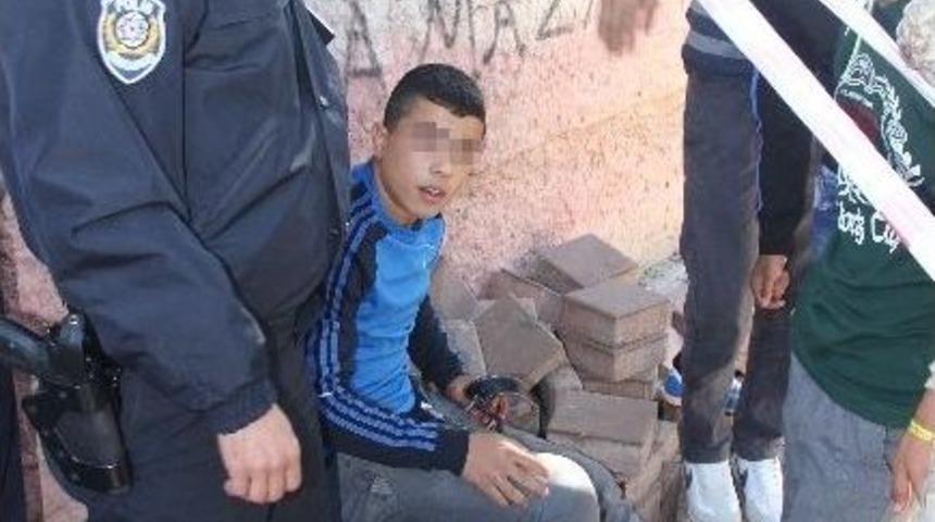 &Ouml;ğrenci Kavgası Kanlı Bitti: 1 Yaralı