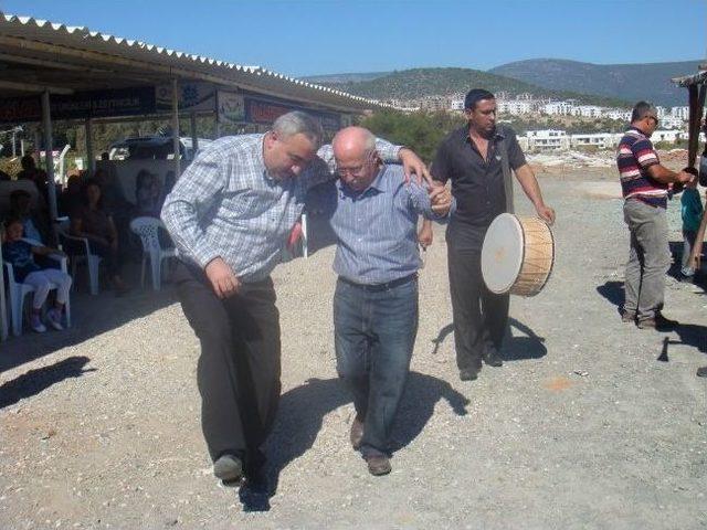 Profesöre Karnaval Gibi Karşılama