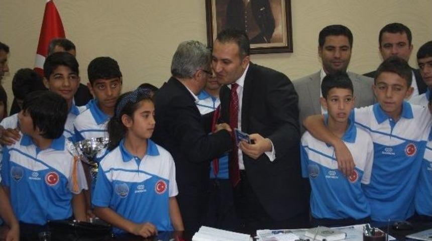 Şampiyonlardan Yıldız&rsquo;a Ziyaret