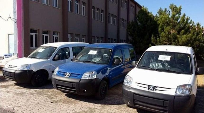 Peugeot, C&uuml; Teknoloji Fak&uuml;ltesine 3 Ara&ccedil; Bağışladı