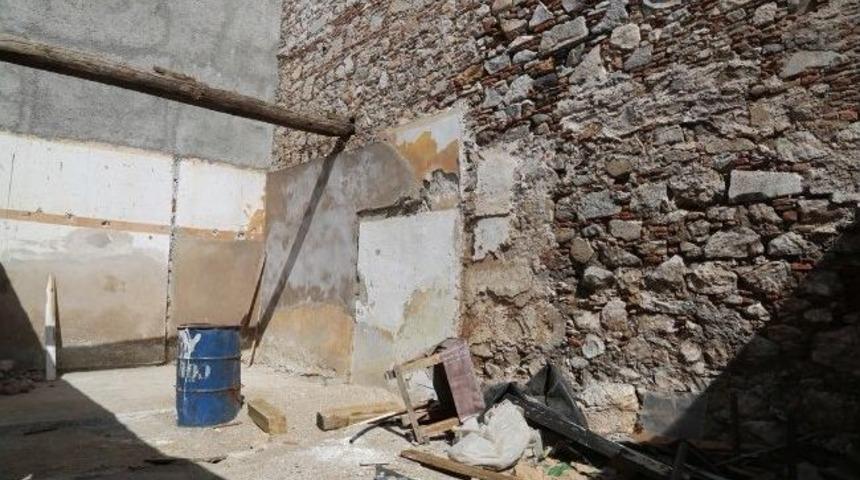 Tarihi Duvara Modern Sıva Tartışması