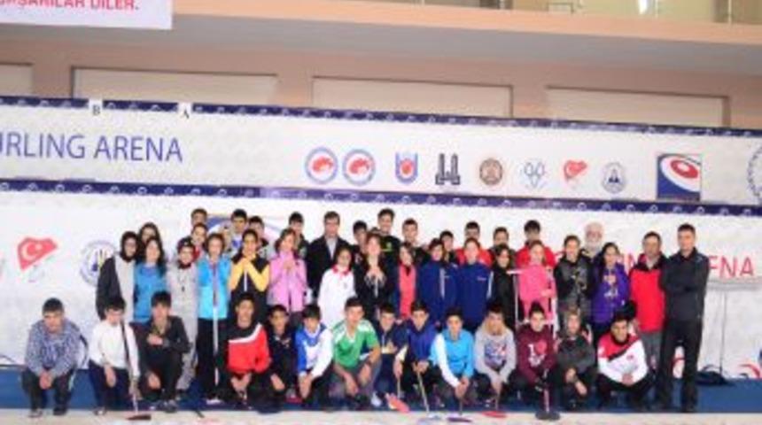 Curling 21 Yaş Altı T&uuml;rk Milli Takım Aday Kadrosu Erzurum&rsquo;da Kampa Girdi