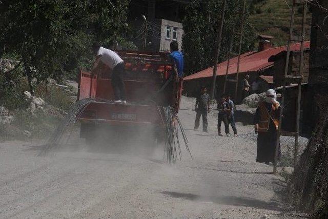 Sümbül Mahallesi Asfalta Kavuştu