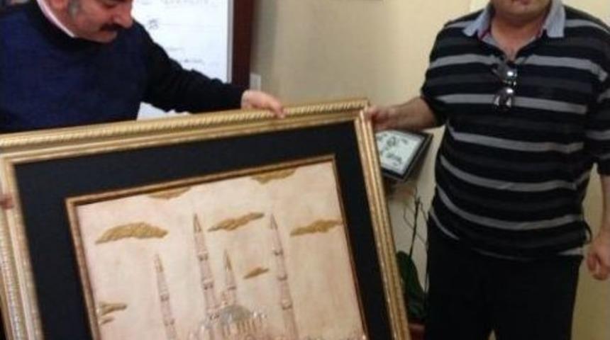 Suudi Prensi Atat&uuml;rk'&uuml;n Eşyalarını Dikkatle İnceledi