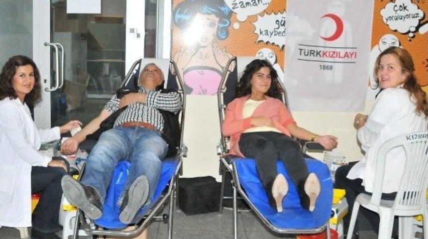 &Ccedil;ağrı Merkezi Elemanları Kan Bağışladı