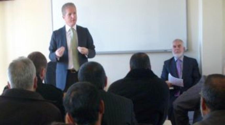 Şarkışla M&uuml;ft&uuml;l&uuml;ğ&uuml; &Uuml;niversite &Ouml;ğrencilerine Yardım Ediyor