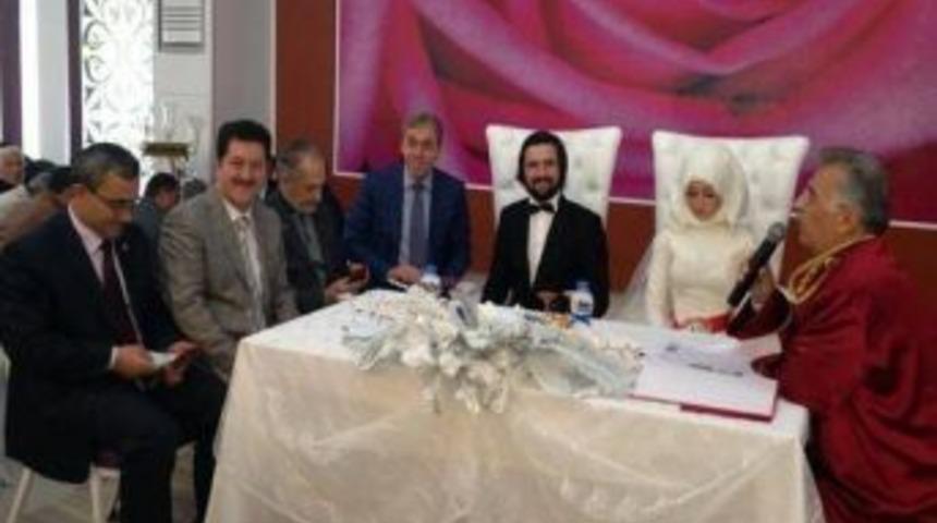 Saadet Partisi Ak Parti'ye Gelin Verdi