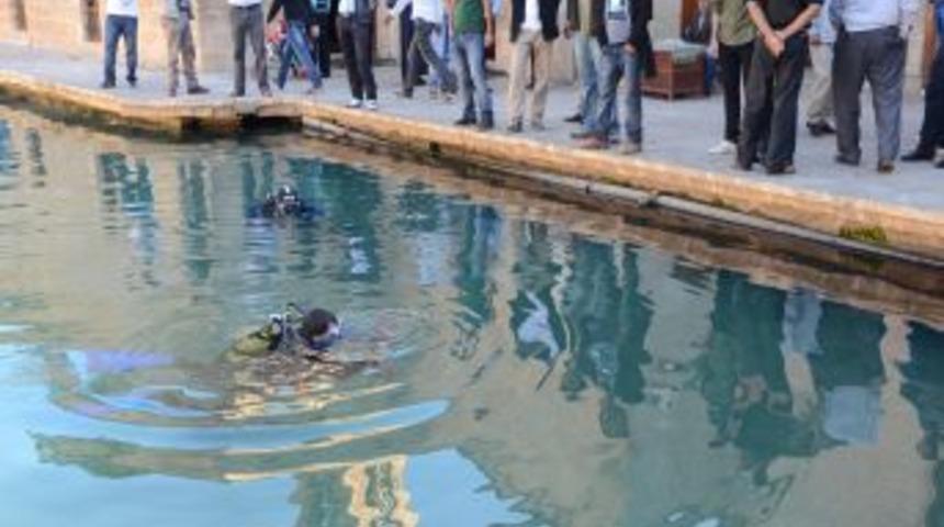 Balıklıg&ouml;l'e Dalıp Suyun Altındaki Urfa'yı Fotoğrafladılar