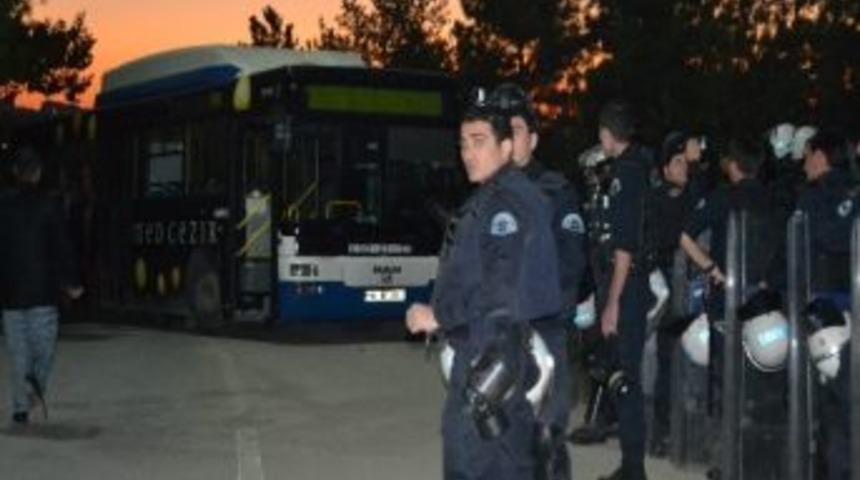 Odt&uuml;'de G&ouml;stericiler İle Polis Arasında &Ccedil;atışma