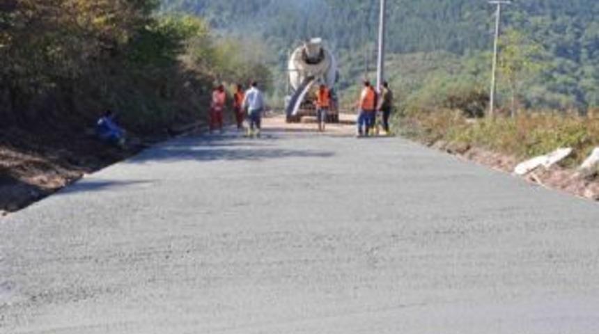 Kartepe Caddesi&rsquo;ne beton yol yapıldı