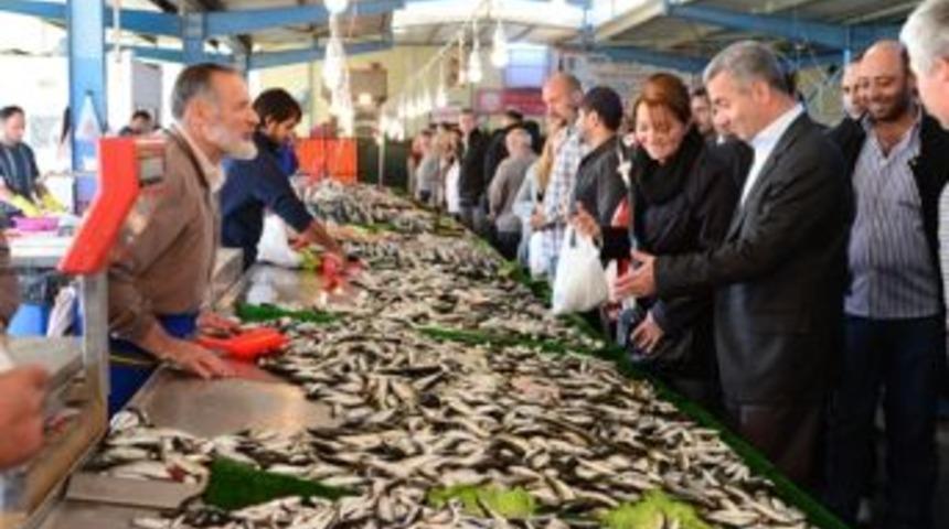 Başkan Uzun&rsquo;dan  pazar gezisi