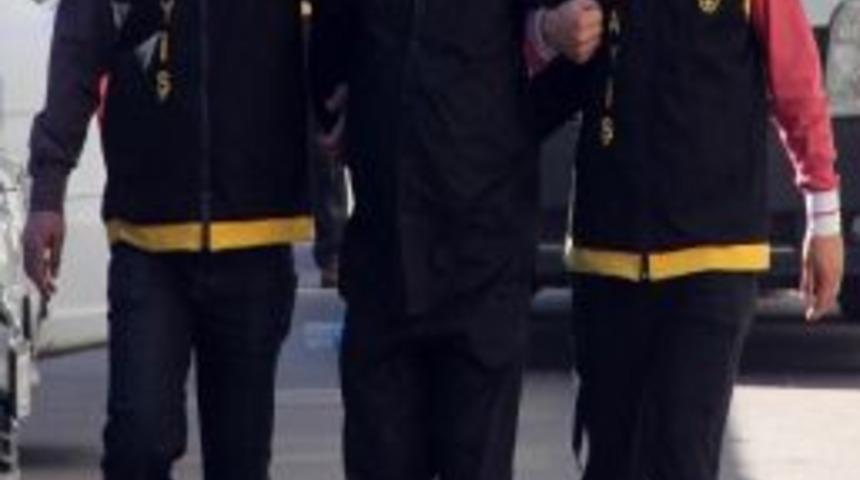 Dolandırıcı Pişti Oynarken Yakalandı