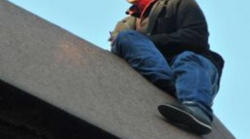 Kamyonu Arızalanan Şahıs, İntihar Girişiminde Bulundu