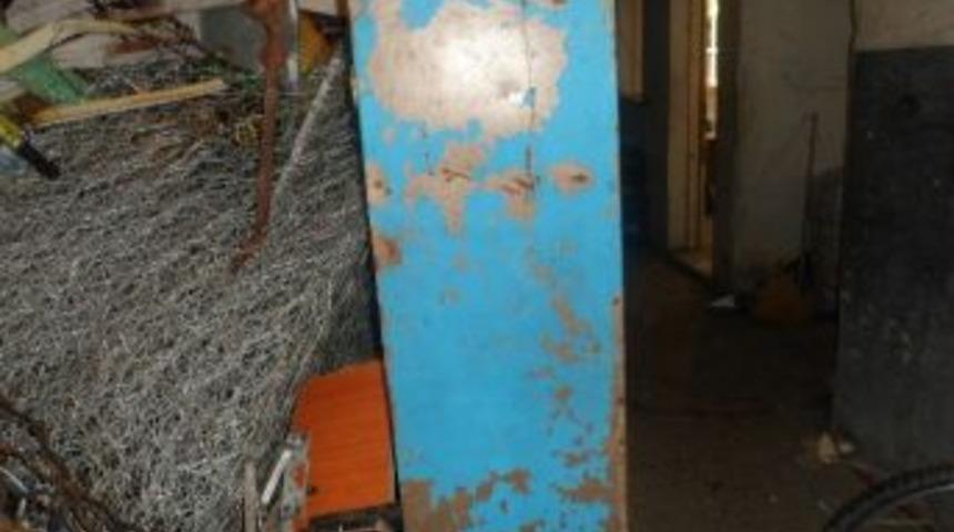 &Ccedil;alıntı Kamyonetle Hurda &Ccedil;alıp Sattılar