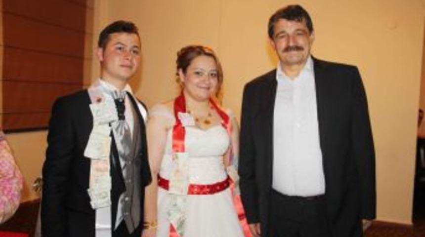 Başkanın nikah ve d&uuml;ğ&uuml;n mesaisi bayramda da devam etti