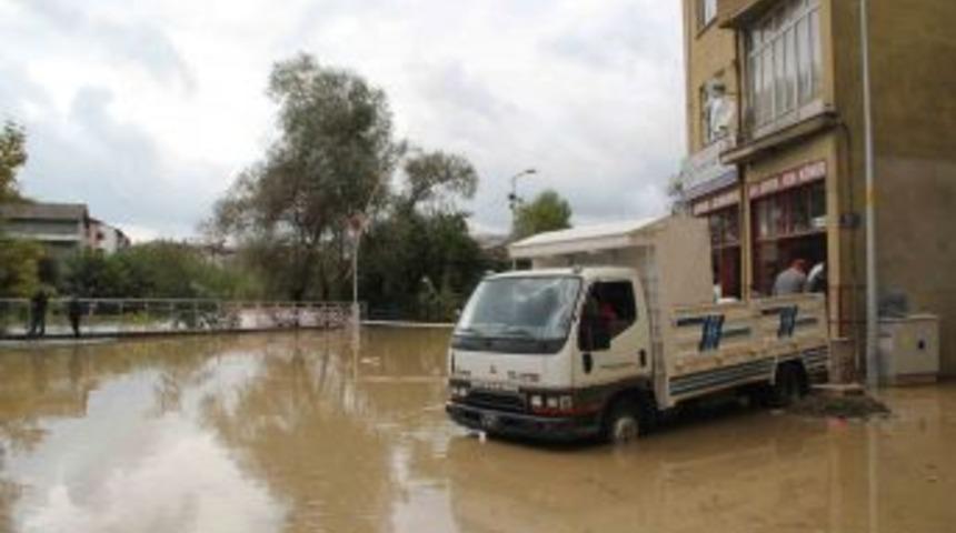 Bayram boyunca halkın i&ccedil;indeydi