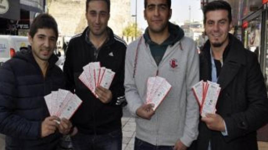 Kayserispor-galatasaray Ma&ccedil;ı Biletlerine Yoğun İlgi