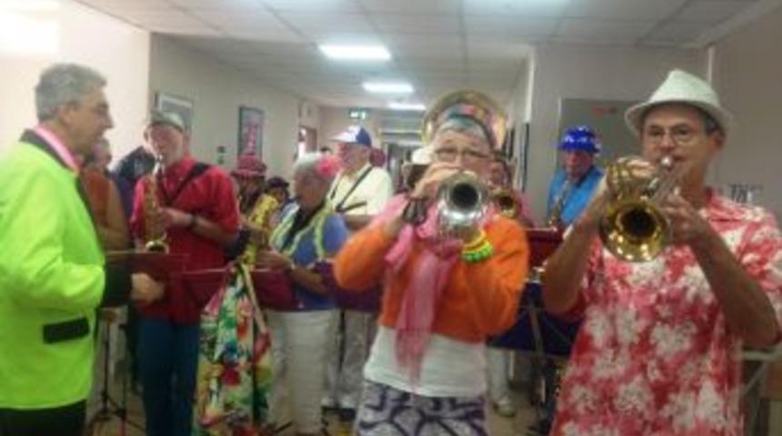 Hollandalı İyilik Orkestrası, B&ouml;brek Hastalarının Y&uuml;z&uuml;n&uuml; G&uuml;ld&uuml;rd&uuml;