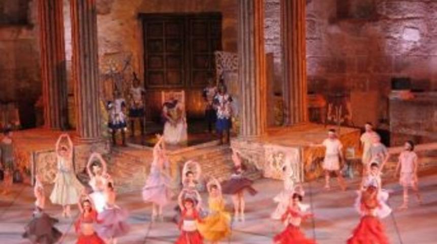 Y&uuml;zyılların Aşkı Bale Sahnesinde