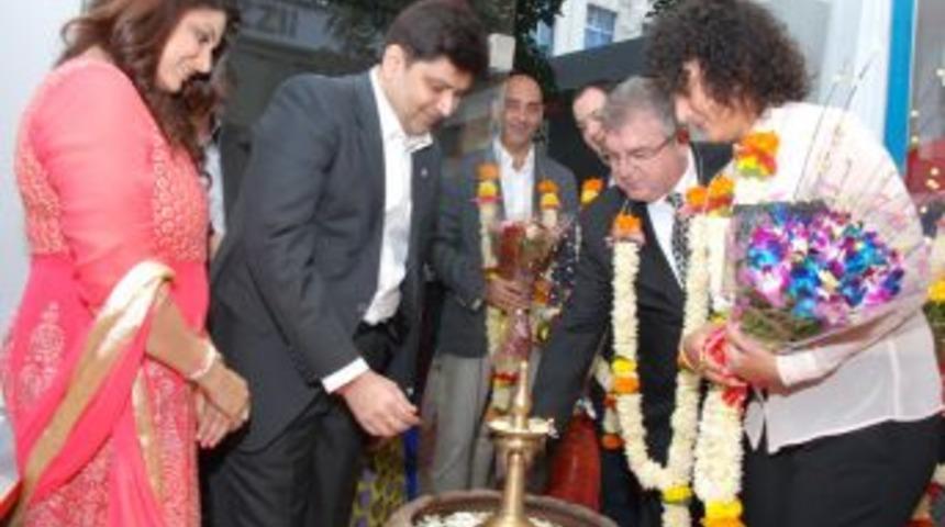 Hindistan&rsquo;da Ilk Mobilya Mağazasını A&ccedil;tı