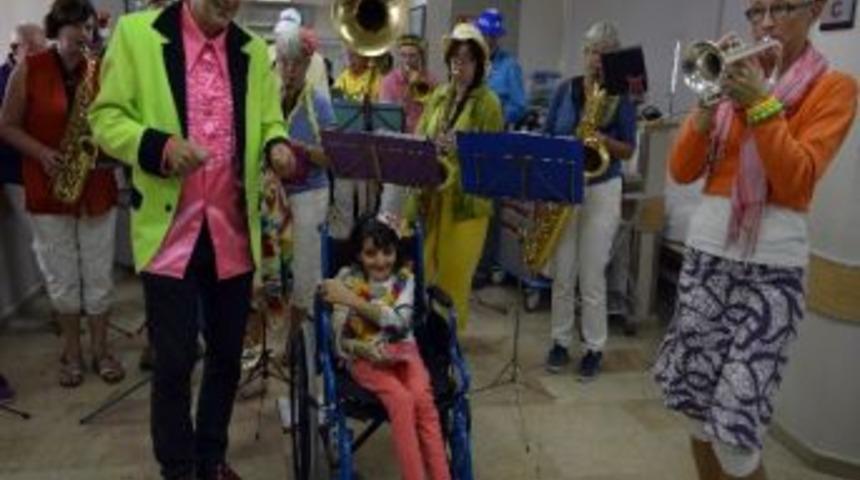 Hollandalı İyilik Orkestrası, B&ouml;brek Hastalarının Y&uuml;z&uuml;n&uuml; G&uuml;ld&uuml;rd&uuml;