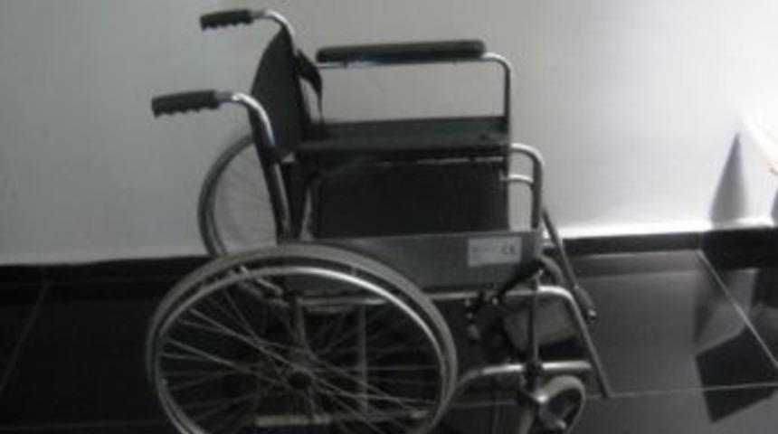 İzmit Belediyesi'nden Bir Engelliye Daha Tekerlekli Sandalye