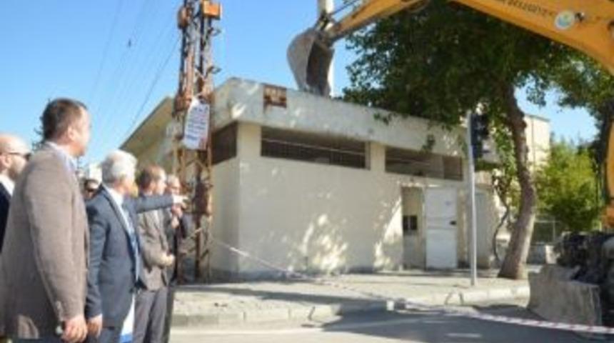 &Ccedil;ifte Minareli Cami K&ouml;t&uuml; G&ouml;r&uuml;nt&uuml;den Kurtuldu