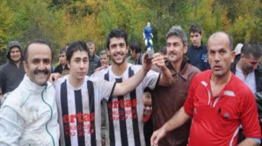 Ereğli&rsquo;de İki Ayrı Dostluk Turnuvası D&uuml;zenlendi