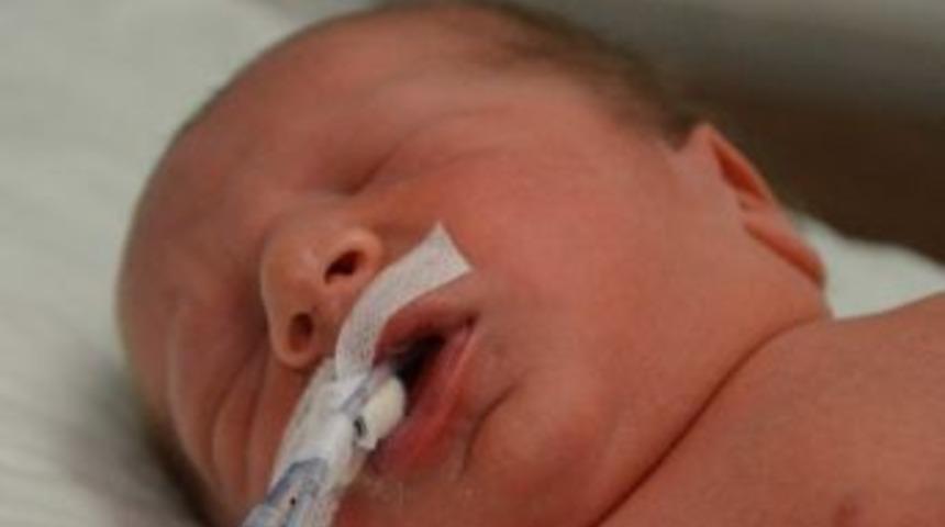 Bebeklerini &ccedil;anta i&ccedil;inde &ouml;l&uuml;me terk ettiler