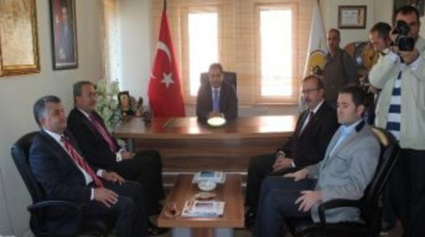 Belediye Başkanı &Uuml;nver, Aday Adaylığı İ&ccedil;in Başvuruda Bulundu