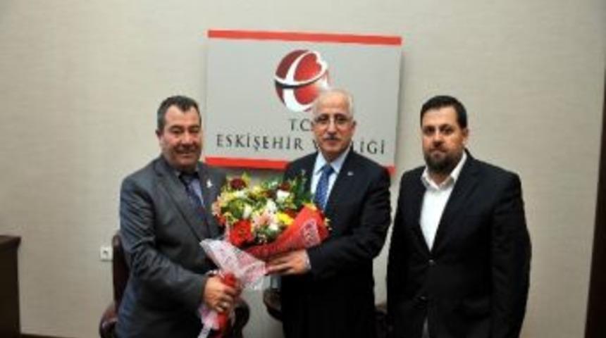 T&uuml;rkiye Sakatlar Derneği Eskişehir Şube Başkanı Eşen&rsquo;den Vali Tuna&rsquo;ya Ziyaret