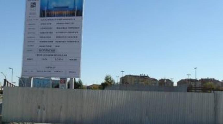 Cami Yerine Tabela Asıldı