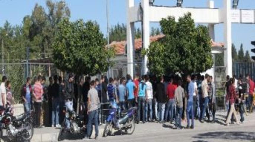 Gen&ccedil;ler Tecili Bozdurup Askere Gidiyor