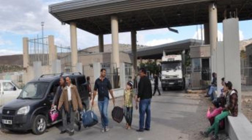 9 Ayda 300 Bin Suriyeli T&uuml;rkiye'ye Giriş Yaptı