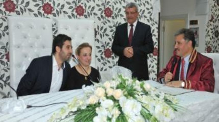 &Ccedil;iftler S&uuml;prize Sevindi