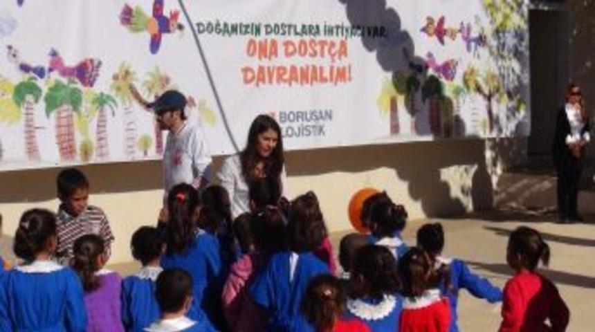 Okulu Onarıp &Ccedil;ocukları Eğlendirdiler