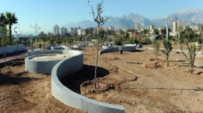 Akdeniz Kent Parkı Antalya&rsquo;nın En G&uuml;zel Parkı Olmaya Aday