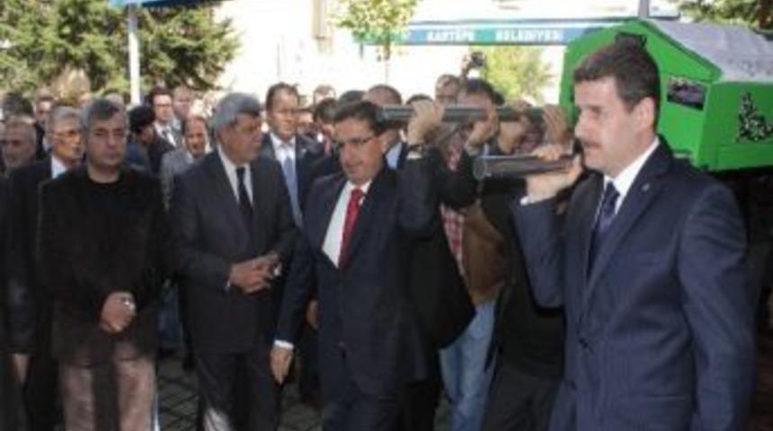 Kocaeli Vali Yardımcısı Ünlüsoy'un Hayatını Kaybeden Babası Toprağa Verildi