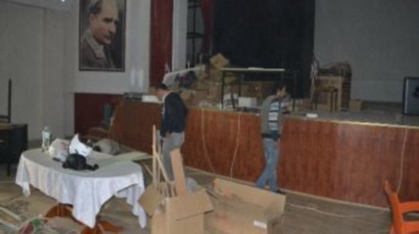 Kız Meslek Lisesine Yeni Konferans Salonu