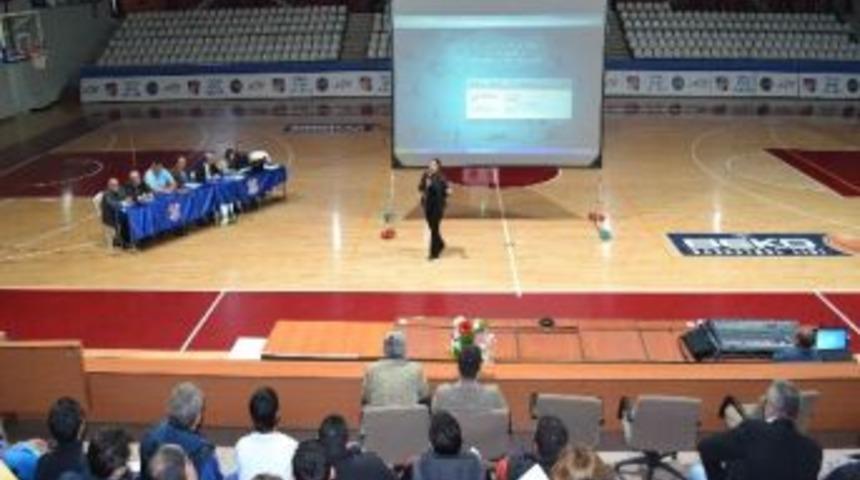 Beden Eğitimi &Ouml;ğretmenleri Okul Sporları Bilgi Y&ouml;netim Sistemi Konusunda Bilgilendirildi