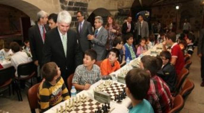 Satranç Ustaları Kurşunlu Külliyesi’nde Buluşuyor