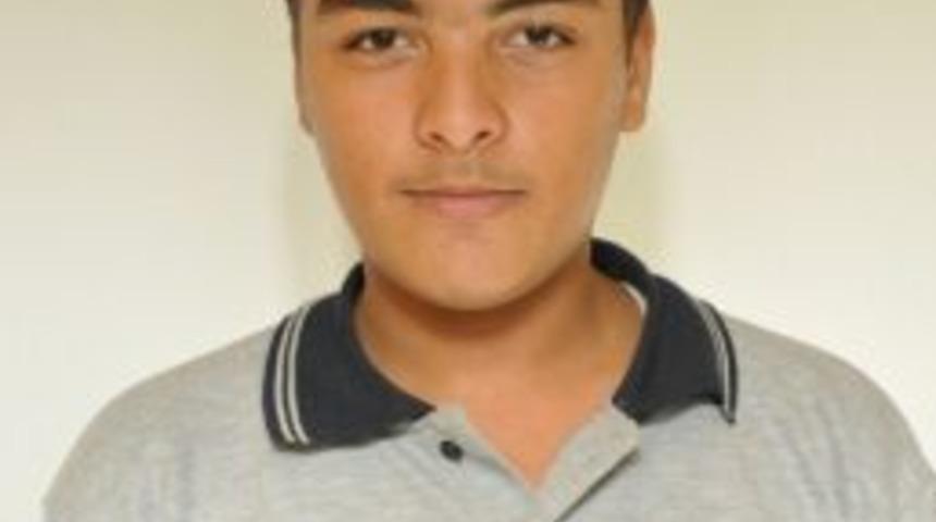 Liseli genç beton mikserinin altında kaldı