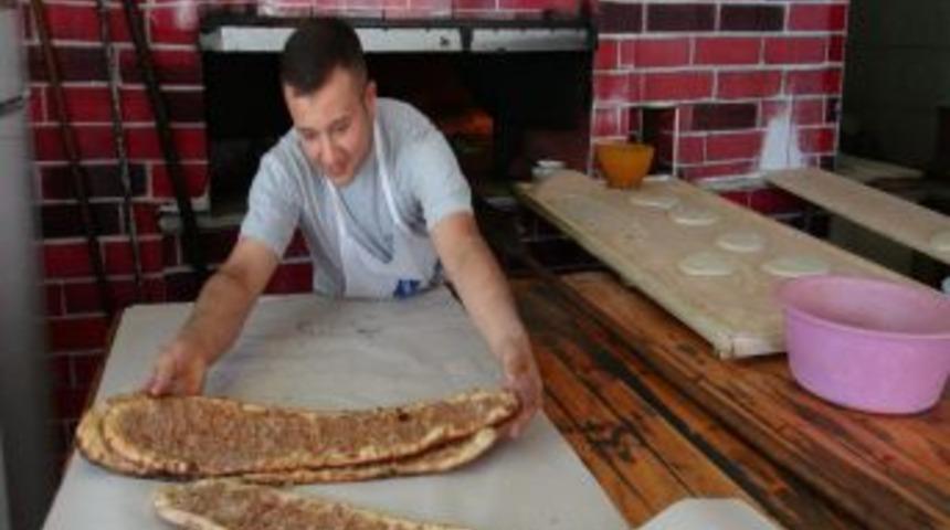 Bayramın Ardından Fırınlarda Kıymalı Pide Mesaisi Başladı