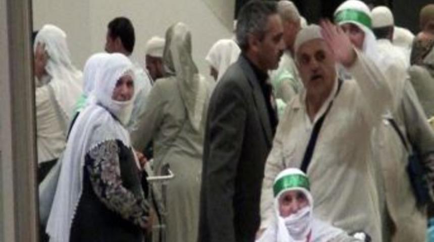 Elazığ&rsquo;dan Ayrılan İlk Hacı Kafilesi Yurda D&ouml;nd&uuml;.