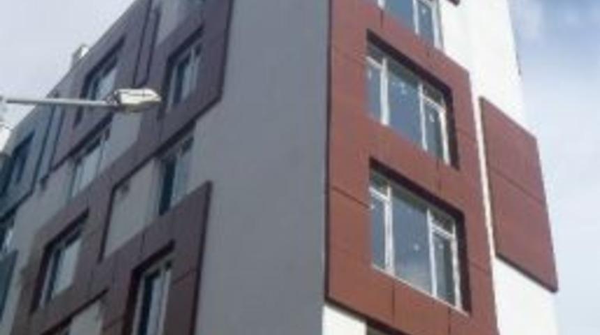 &Ccedil;atıda Mahsur Kalan Kedi, G&uuml;nlerdir Kurtarılmayı Bekliyor