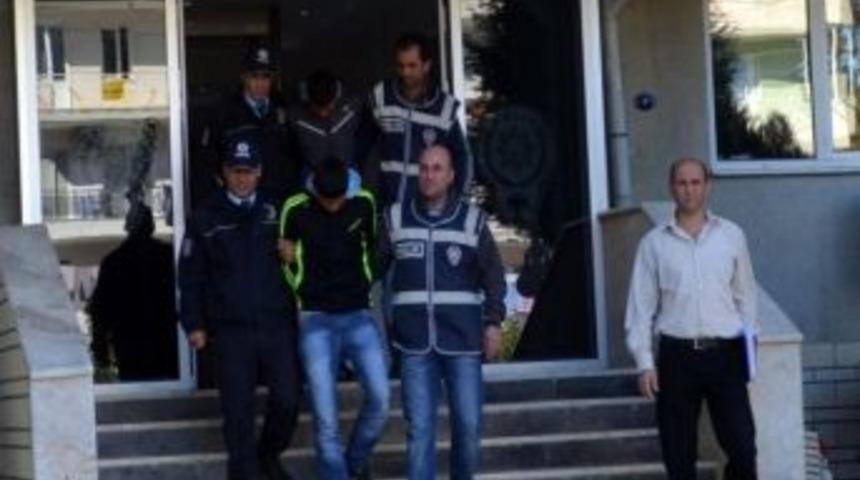 Sel&ccedil;uk'ta Motosiklet Hırsızları Yakalandı