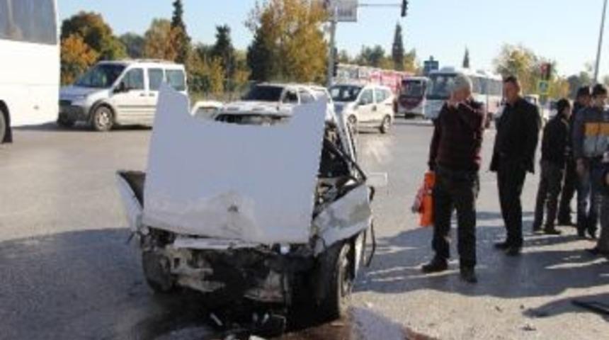 Samsun'da Trafik Kazası: 3 Yaralı