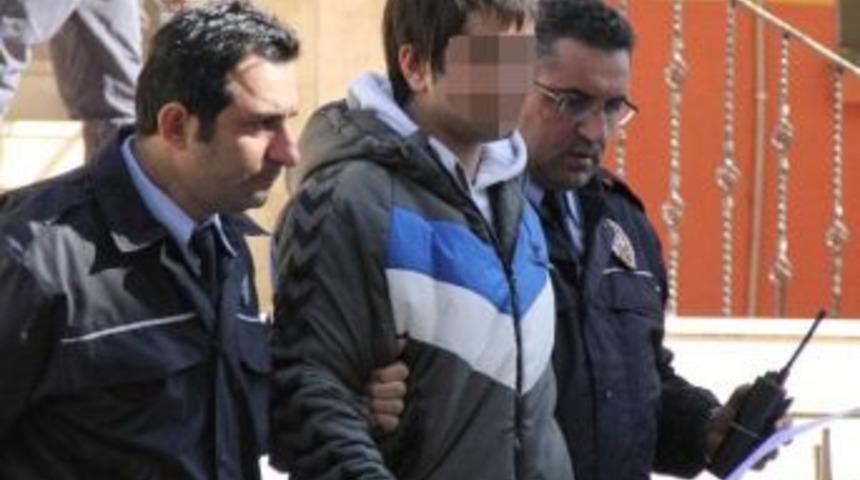 Adliyede Polise Saldıran Gen&ccedil; G&ouml;zaltına Alındı